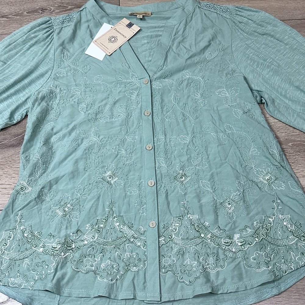 •Sold•  NWT Democracy Elbow Lantern 1/3 Sleeve Embroidered Button Up - Picture 6 of 15